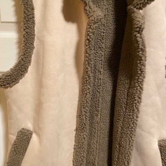 Akemi Vest - Picture 5 of 11